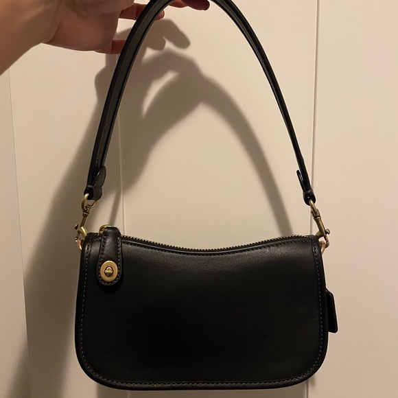 Coach shoulder purse. - Picture 3 of 4